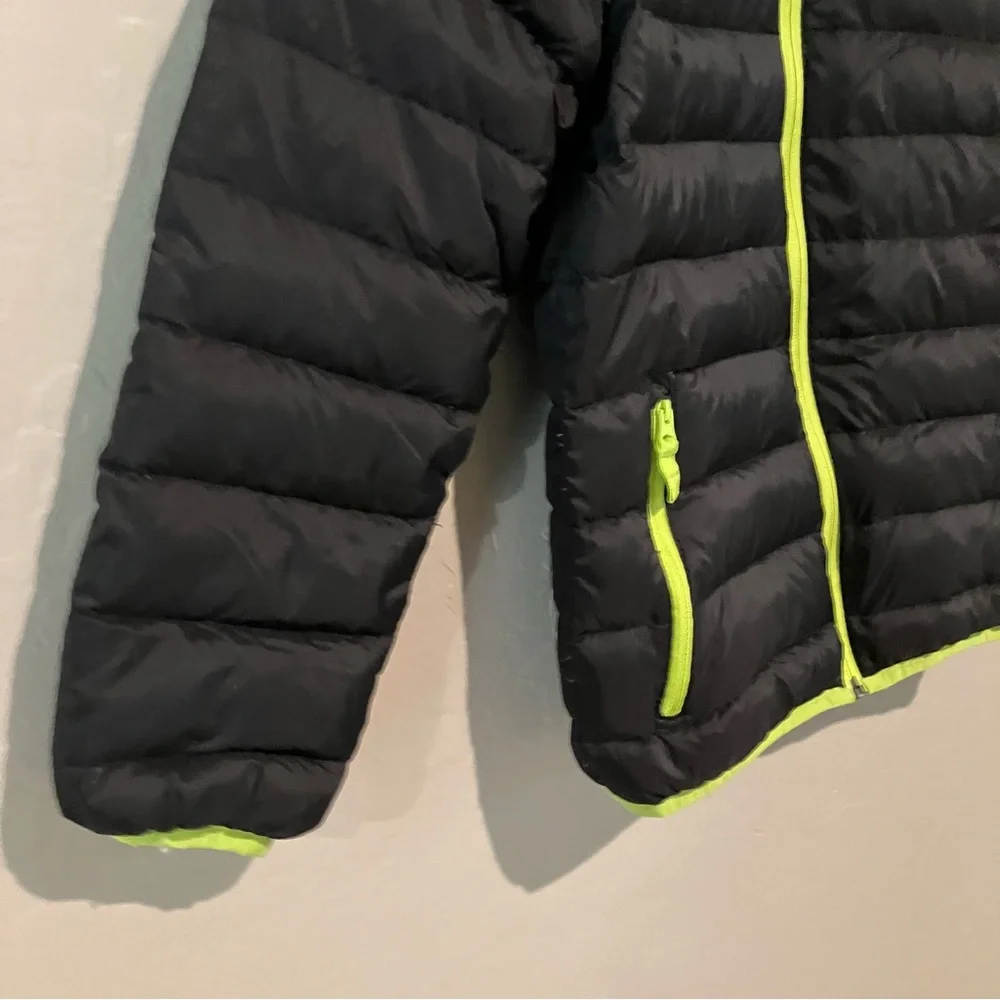 EDDIE BAUER Boy's Black Green Reversible Down Hooded Puffer Coat Size Small 7/8 - Picture 2 of 15